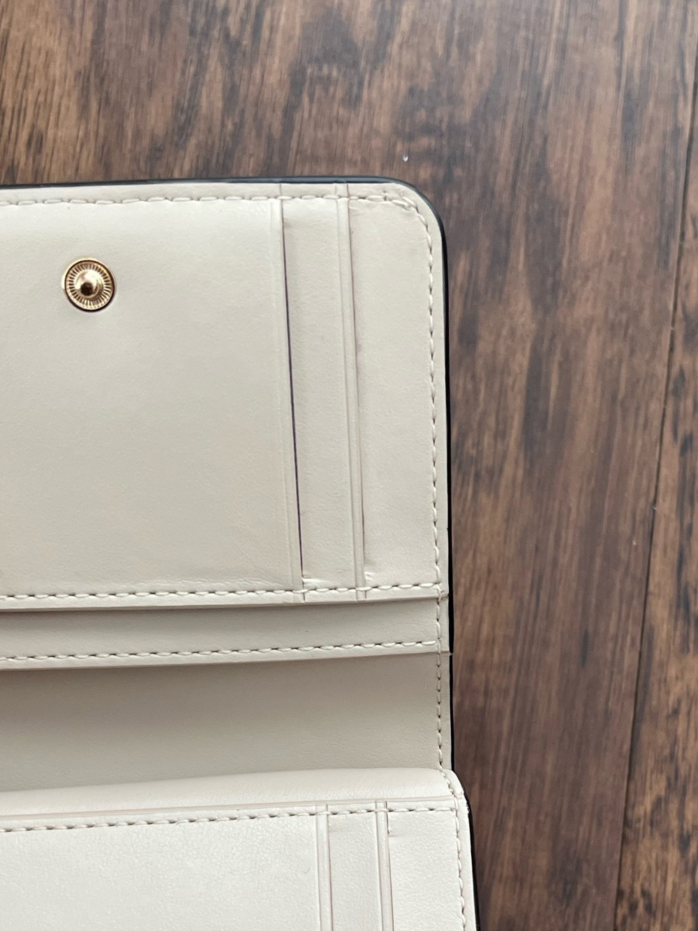 Marc Jacobs Mini Compact Cream Pebbled Leather Zip Card Wallet, Gold Hardware - Picture 11 of 11